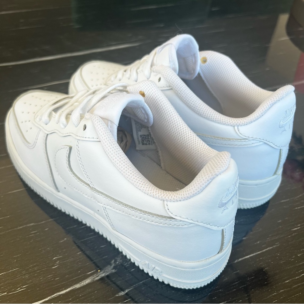 Nike Air Force 1 Low LE Triple White Size 7Y Youth (GS) DH2920-111 Sneakers - Picture 9 of 12